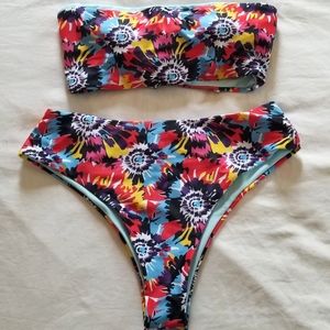 NWT Patterned bikini. Size medium from SheIn.